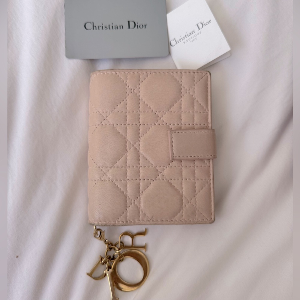 CHRISTIAN DIOR  Lambskin Cannage Lady Dior Eden Wallet Light Pink